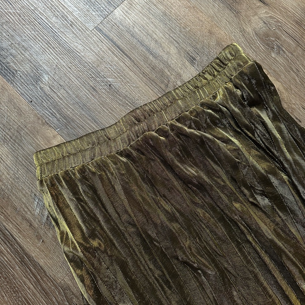 Metallic Gold Pleated Maxi Skirt - Picture 6 of 9